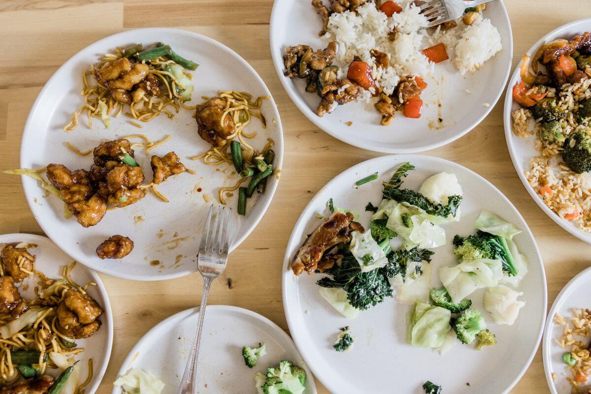 ¿Debo darle sobras de mi comida a mi perro?